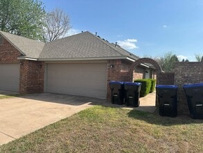 Building Photo - 316 Woodbriar Rd