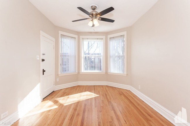 Building Photo - 2 br, 1 bath Apartment - 1016 N Hamlin Ave 2