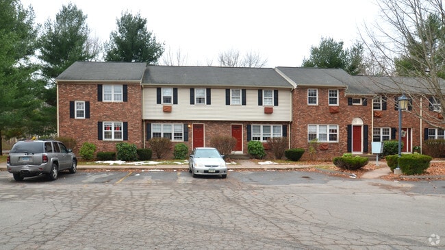 Front of Building Photo - Follybrook Apartments