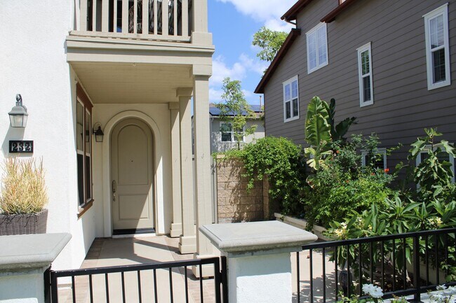 Foto del edificio - 2 Story home 3 Bedroom, 3 Bathroom Tustin Field.