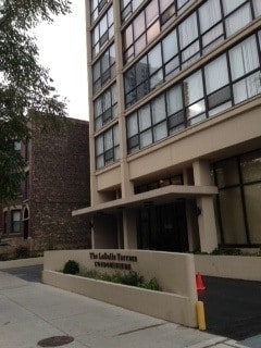 Building Photo - 1540 N La Salle Dr