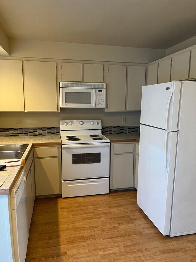 Building Photo - 30 SE McKinley Ave