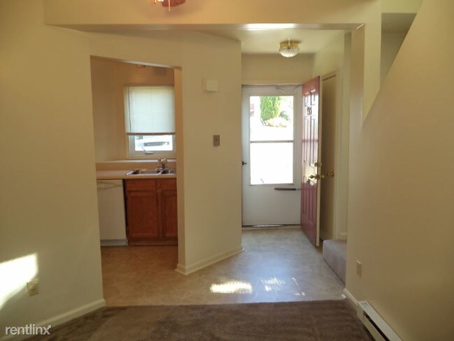 Building Photo - 2 br, 1.5 bath Townhome - 943 Orchard Dr