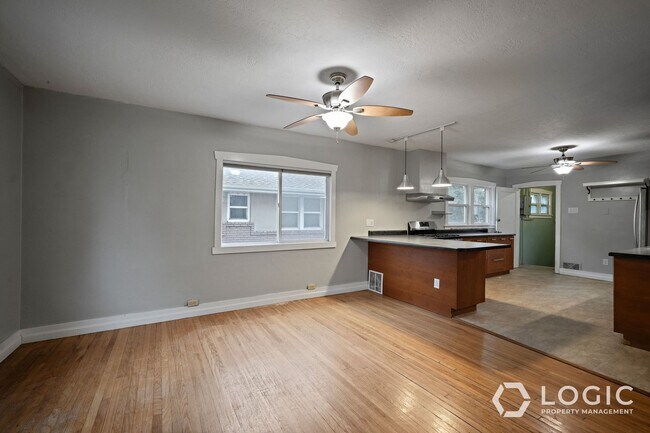 Foto del edificio - 155 Edith Ave S