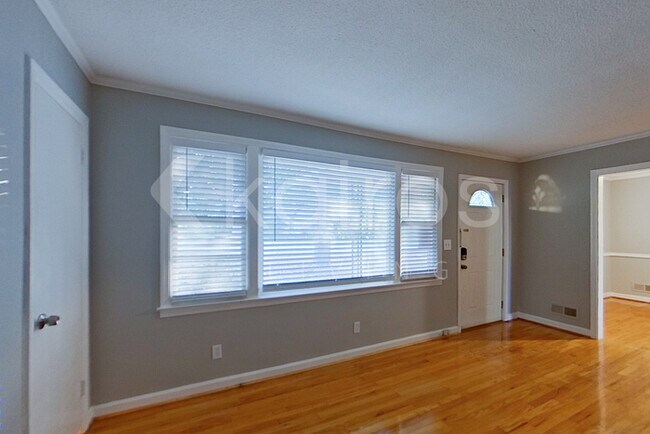 Foto del edificio - 1703 Morninghill Dr