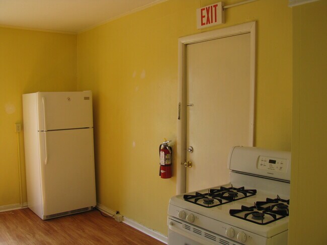 Building Photo - 126 S Cayuga St
