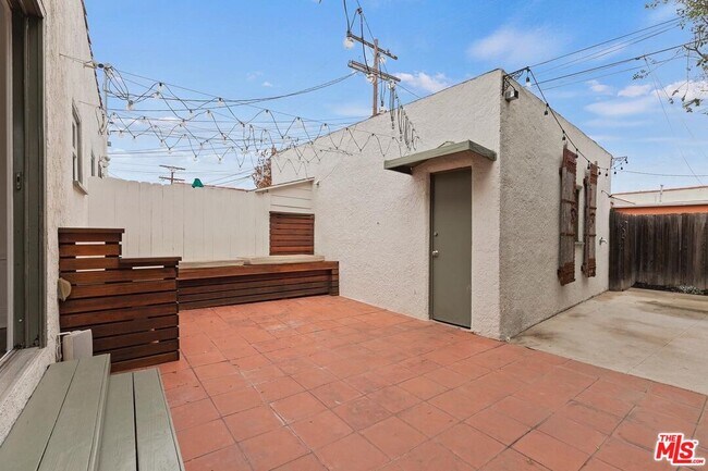 Building Photo - 228 Rennie Ave