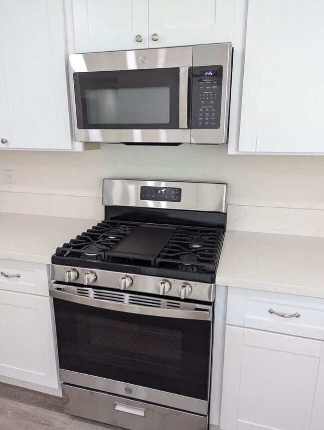 Building Photo - 3 Bed/2 Bath 1 Story Home in Lakeside