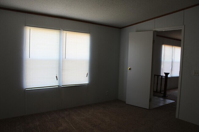 Foto del edificio - 143 Carter Hills Ln