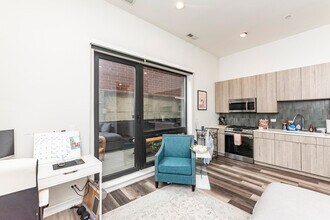 Building Photo - 2317 N Clark St Building Photo - 2317 N Clark St