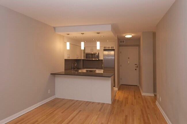 Building Photo - 3468 Rue Drummond