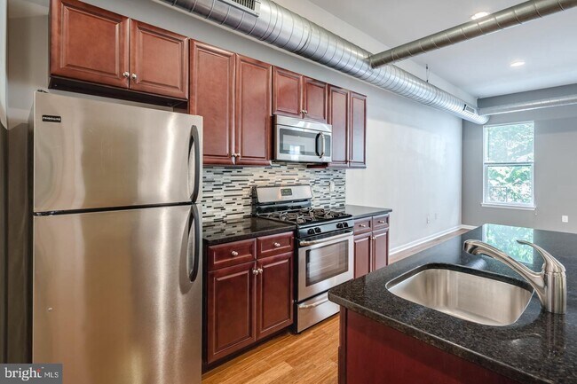 Building Photo - 1509 W Girard Ave