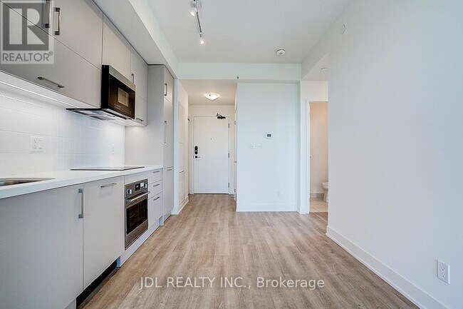 Building Photo - 56-1456 Andre de Grasse St
