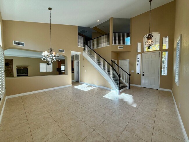 Building Photo - Elegant 3/BD 2.5/BA Home with Grand Stairc...