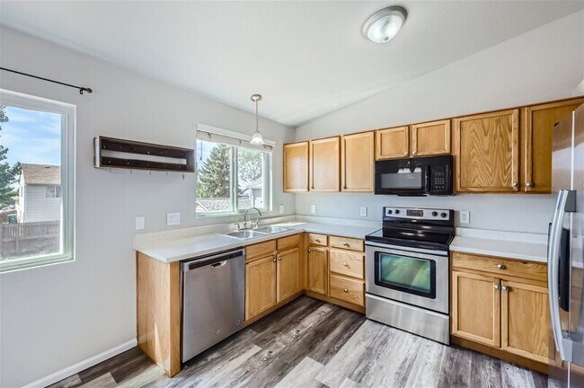 Building Photo - 6002 Vallecito Dr