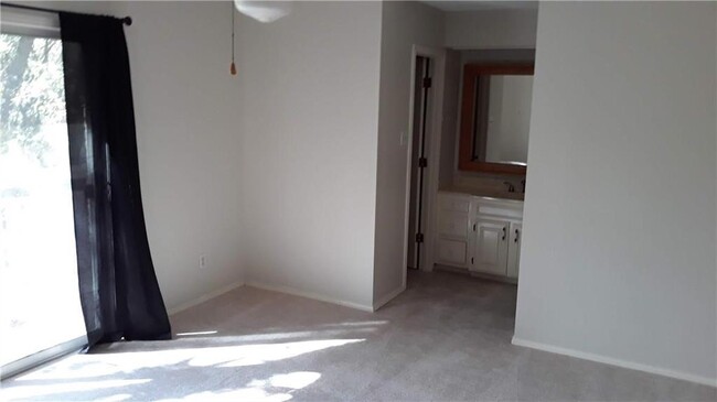 Building Photo - 1440 N Kimball Ave