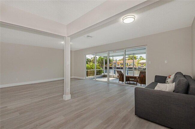 Building Photo - 2217 NE 20th Ave