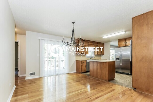 Foto del edificio - 5 Bedroom Pet-Friendly Home in JONESBORO, GA with Main Street Renewal