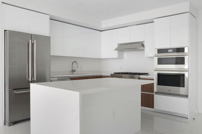 Building Photo - 400 Central Ave