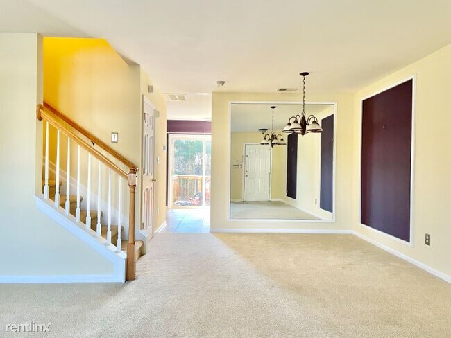 Building Photo - 2 br, 2.5 bath Townhome - 1032 Eagles Nest Ln