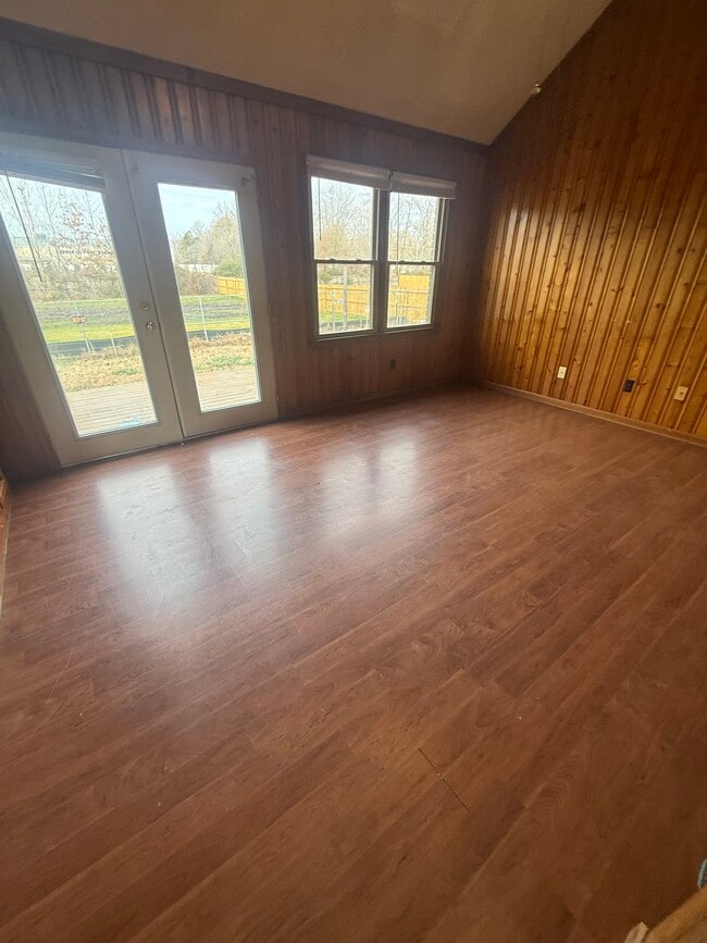 Building Photo - 2552 Roundtree Cir