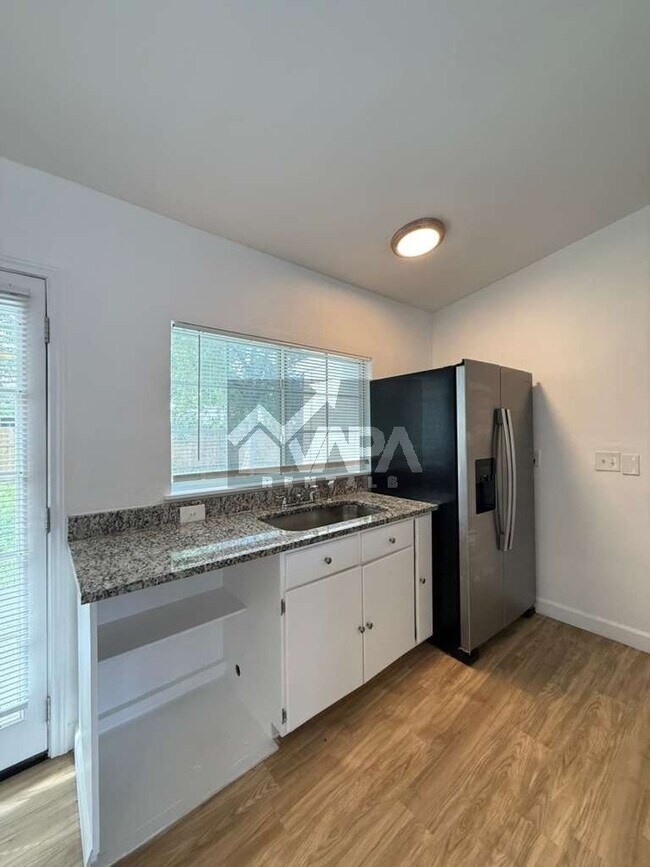 Building Photo - 7210 Glen Cross Dr