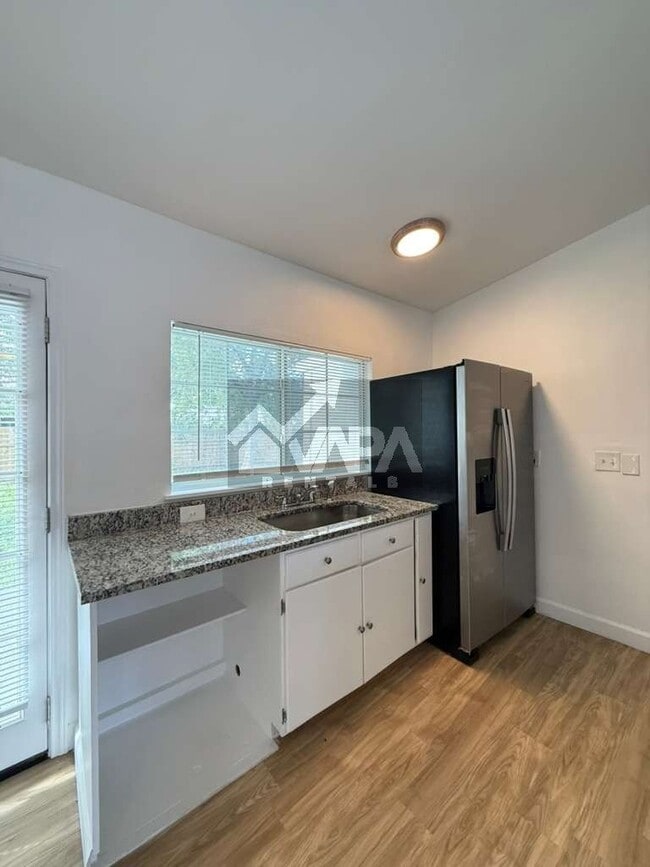 Foto del edificio - 7210 Glen Cross Dr