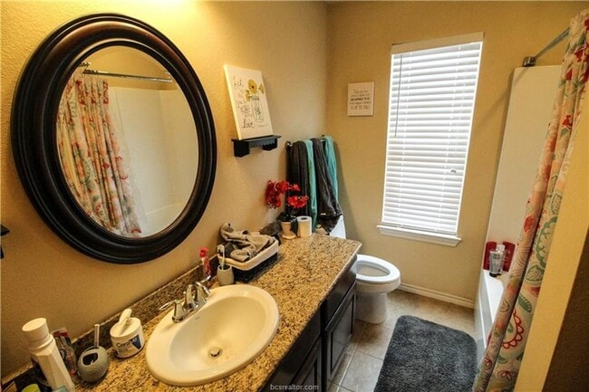 Foto del edificio - Spacious 4 Bedroom, 3 Bathroom House in Horse Haven!