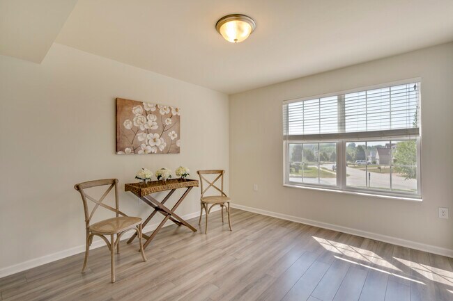 Building Photo - 2022 Piedmont Cir
