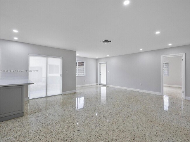 Foto del edificio - 3822 SW 92nd Ave