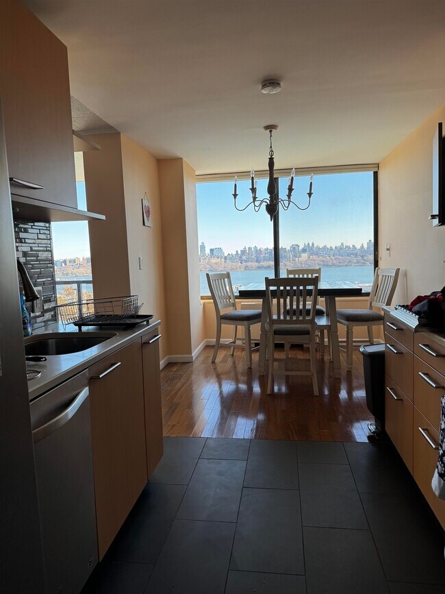 Foto del edificio - 9060 Palisade Ave