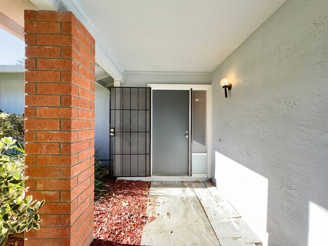 Foto del edificio - 4 Bedroom 2 Bath Updated Home in North Napa