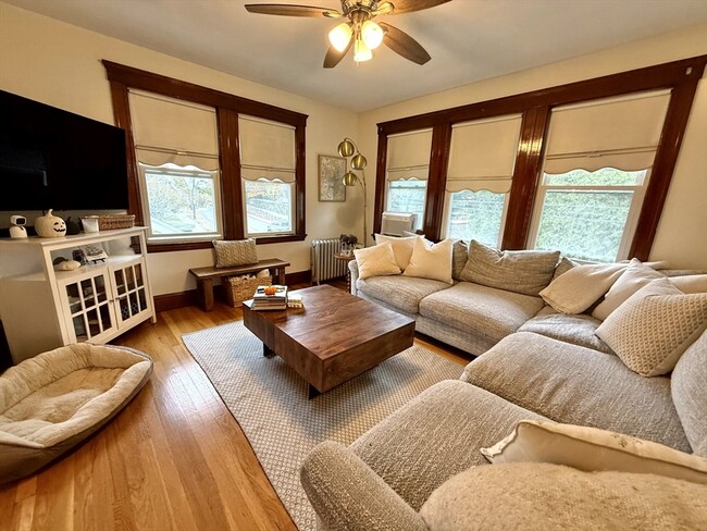 Foto del edificio - 151 Lexington St