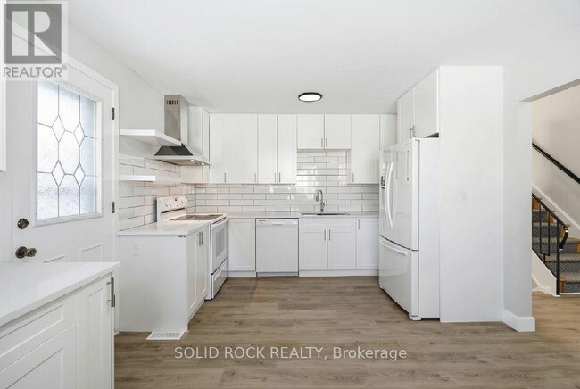 Building Photo - 2158 Fillmore Crescent