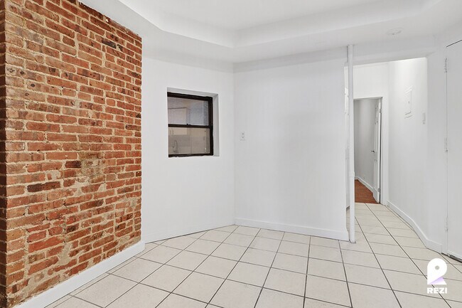 Building Photo - 324 W 49th St