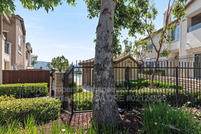 Building Photo - 15329 Oak Tree Dr