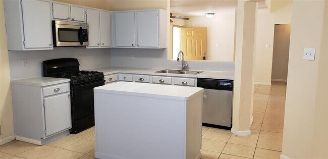 Foto del edificio - 28811 Sedgefield St