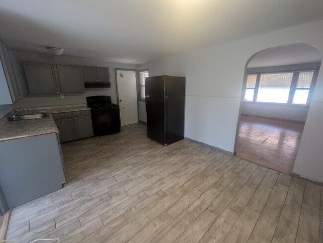 Building Photo - 247 Fairmont Ave