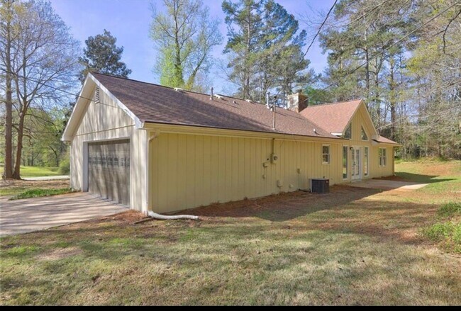 Foto del edificio - 3 Bedroom Single Family Home in Fairburn