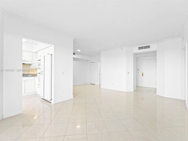 Building Photo - 4779 Collins Ave