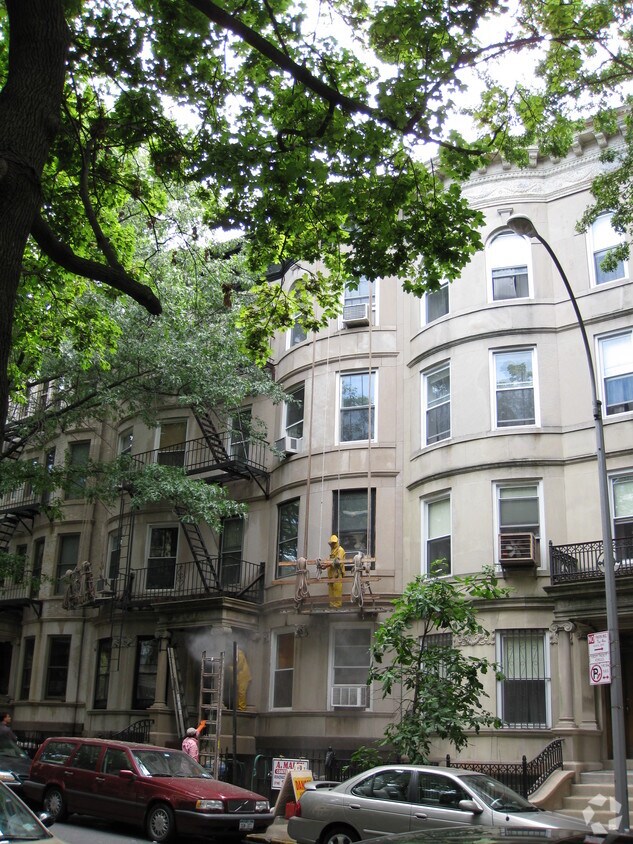 Building Photo - 594 6th St