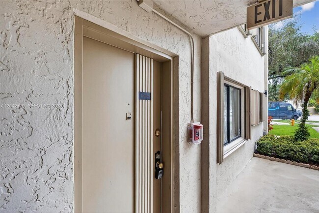 Foto del edificio - 8065 SW 107th Ave