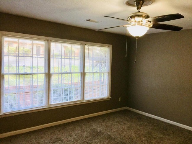 Foto del edificio - 5140 Highpoint Rd