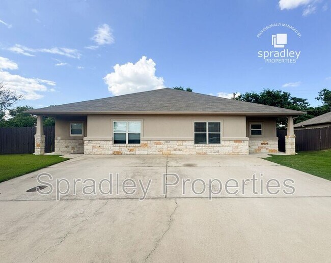 Building Photo - 4873B Deep Dr