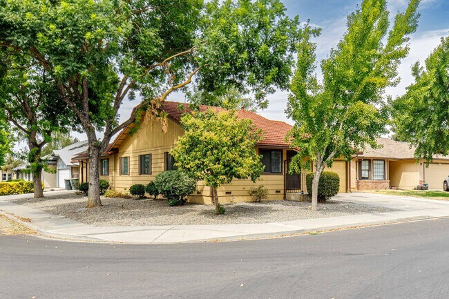 Building Photo - 3 bed 2 bath home for RENT in Modesto by H...