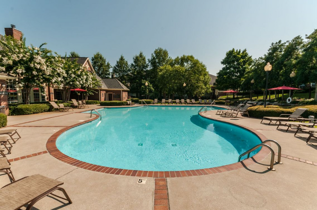 Foto del edificio - 1100 Crystal Spring Ln