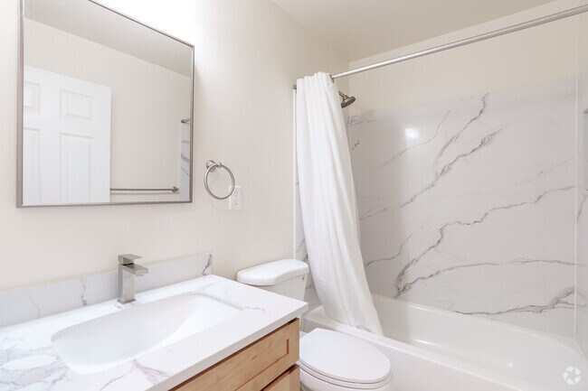 2 habitaciones, 1 baño - 760 pies cuadrados - Baño - 2347 Pacheco St