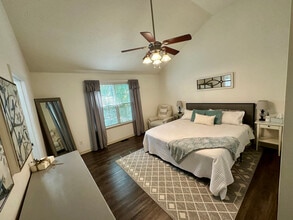 Building Photo - 301 Spring Hollow Rd
