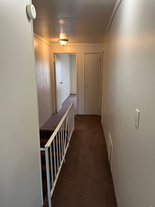 Building Photo - BROOKSTON...2 Bedroom 1 Bath