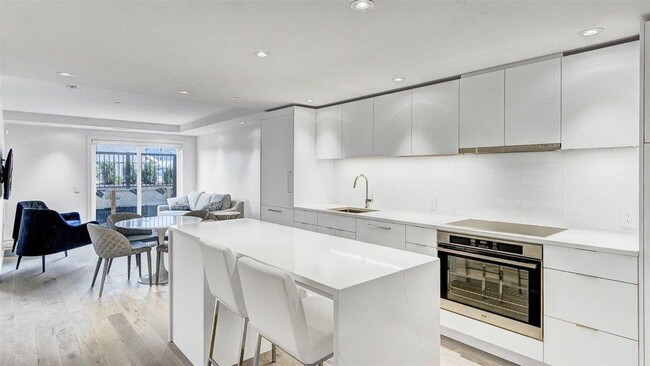 Building Photo - 1931 Preston St